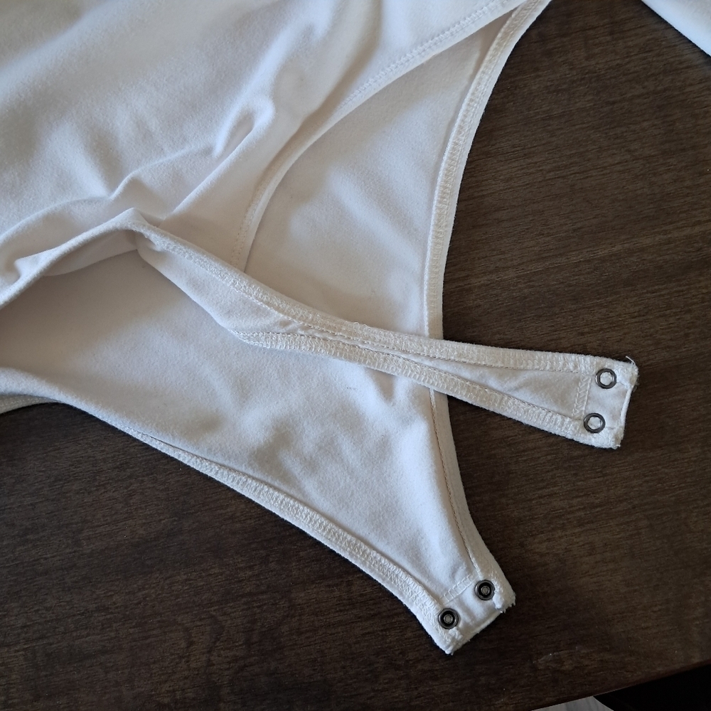 Abercrombie & Fitch Soft AF Seamless Long-Sleeve Ivory Bodysuit Size Medium - Picture 6 of 8